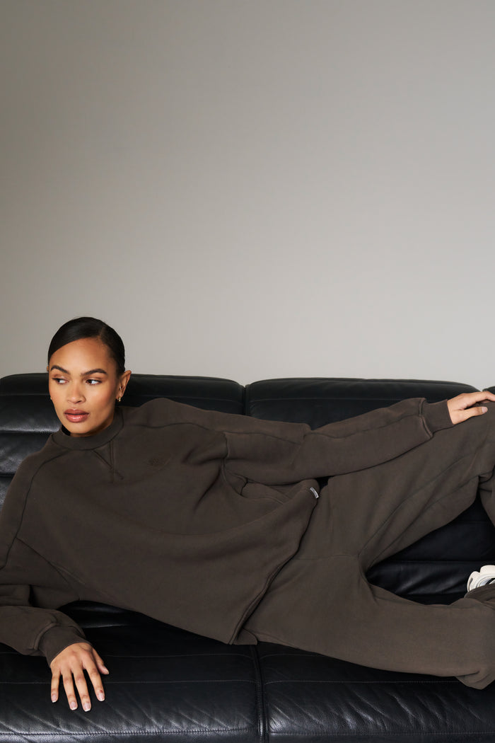 LAUNDERED CLASSICS SEAM DETAIL SWEATSHIRT - WASHED BROWN