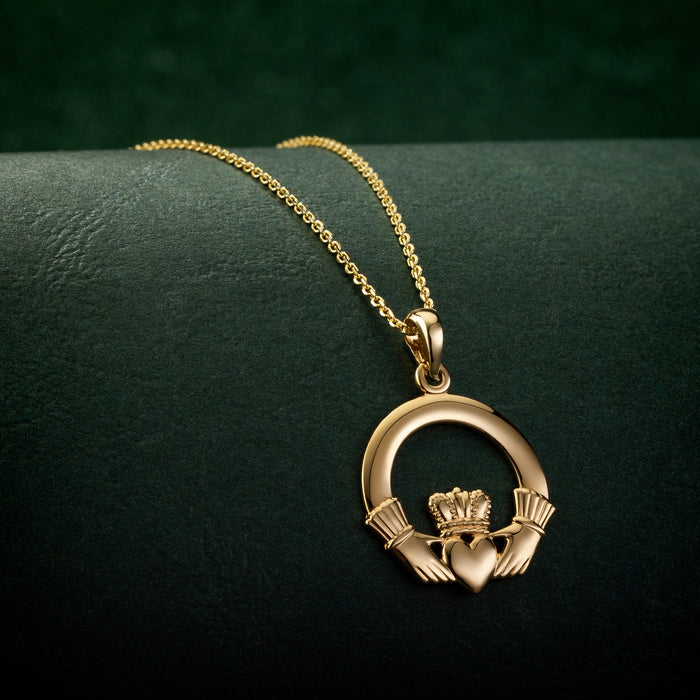 Solvar 14k Gold Claddagh Pendant