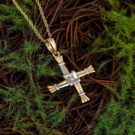 Solvar 14k Gold Diamond St Brigid's Cross