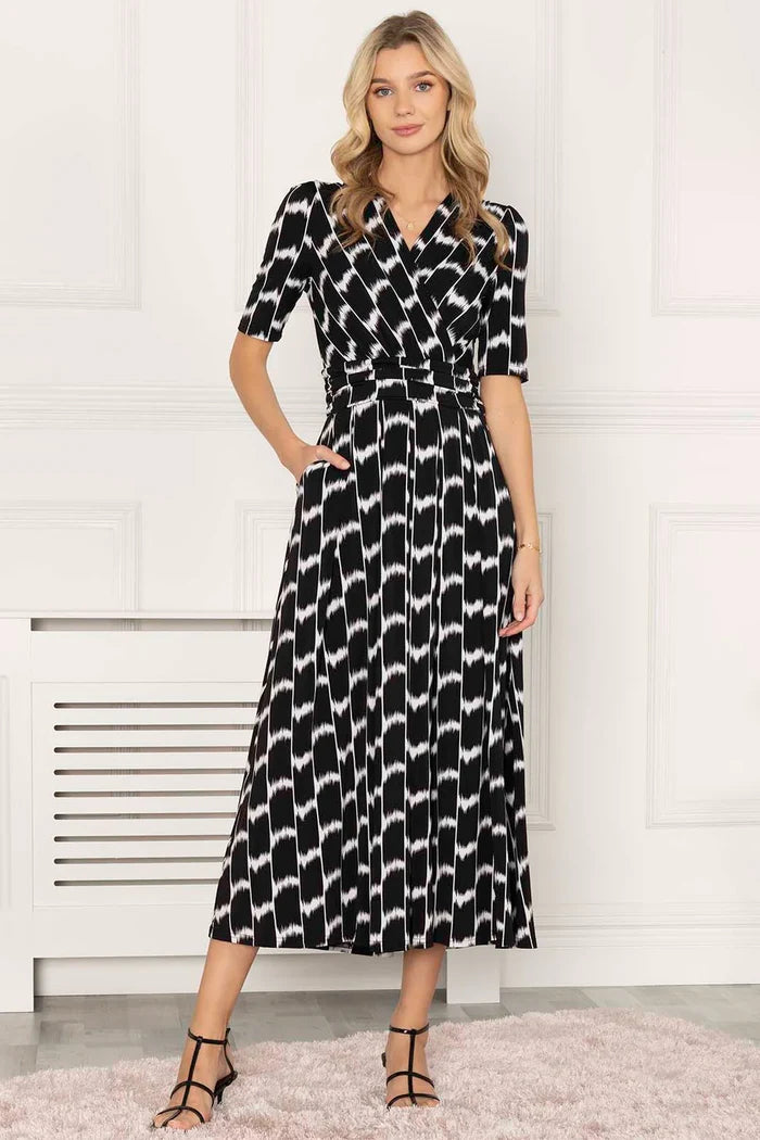 AKAYLA JERSEY MAXI DRESS (BLACK GEO)