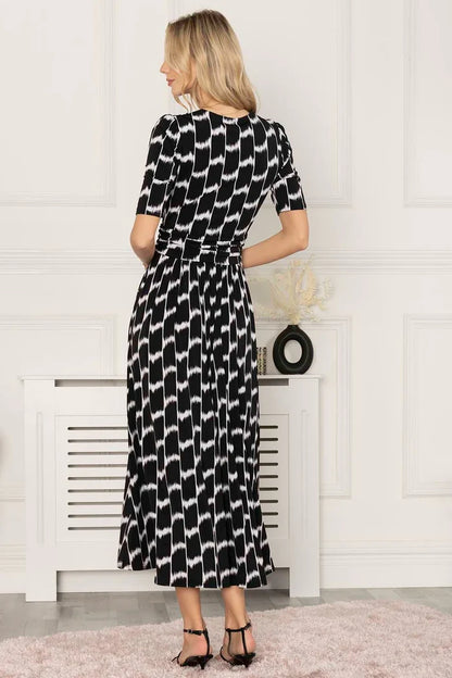AKAYLA JERSEY MAXI DRESS (BLACK GEO)