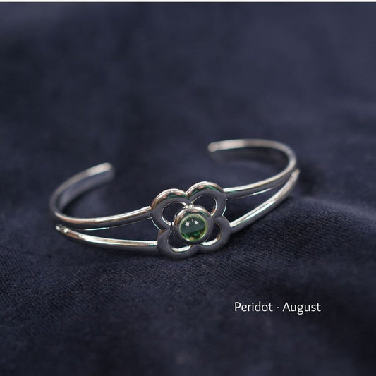 Art Pewter Birthstone Bangle - Silver Plated Pewter - Made in Scotland - August (Peridot) - Heritage Of Scotland -