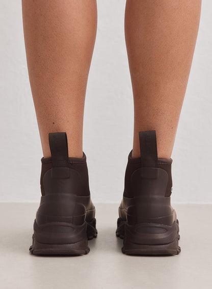 aim'n Chocolate Fusion Rain Boots -kumisaappaat paksulla lenkkaripohjalla ja vetolenkeillä takana.