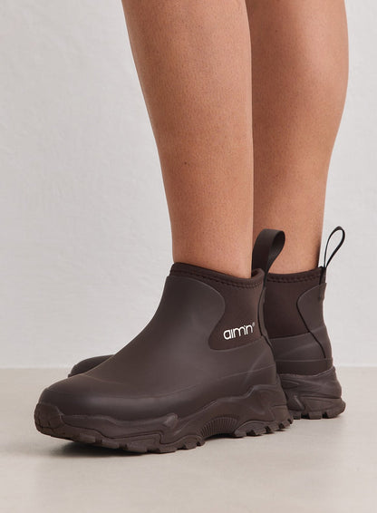 aim'n Chocolate Fusion Rain Boot -kumisaappaat paksulla lenkkaripohjalla ja Chelsea-tyylillä.