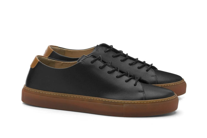 8M / Black