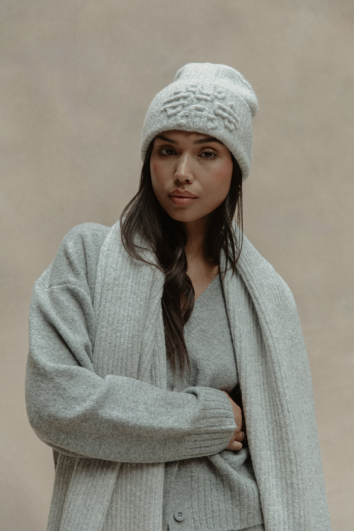EMBLEM KNITTED SCARF - GREY MARL