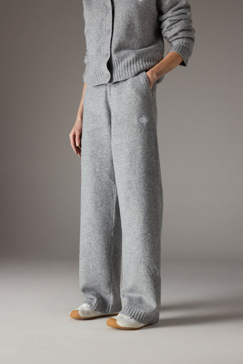 FLUFFY KNIT EMBLEM EMBROIDERED JOGGER - GREY MARL