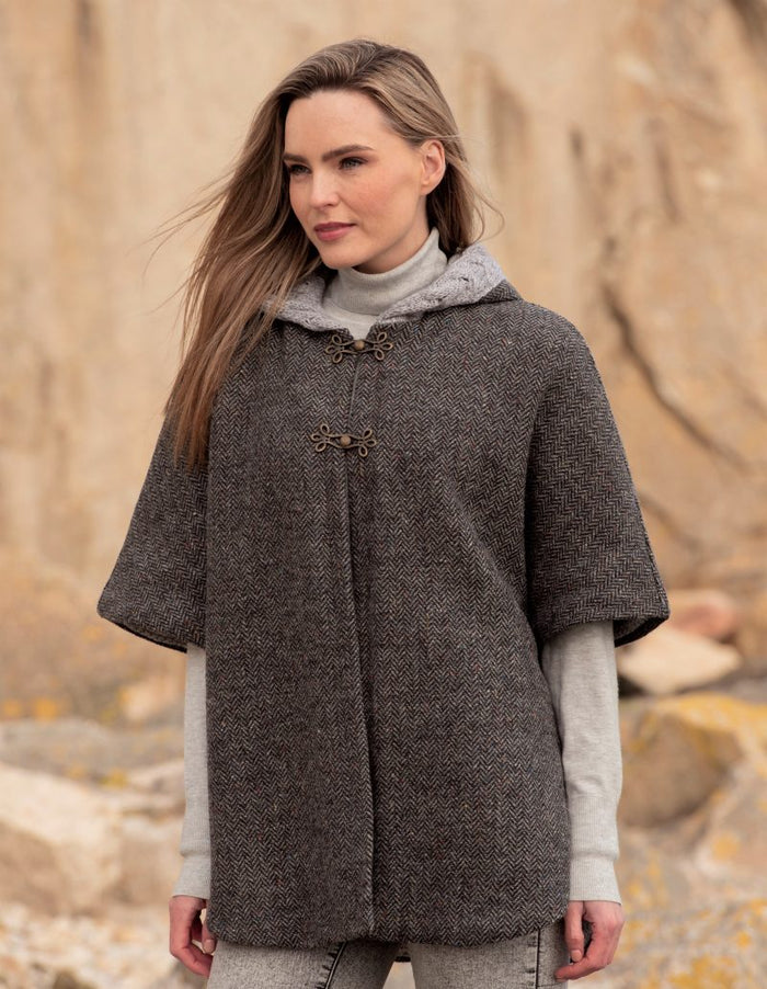 1578-hooded-tweed-cape-t31-800x1031_1_2_7600efd8-35cb-4b60-9c3b-a02860aa200b.jpg