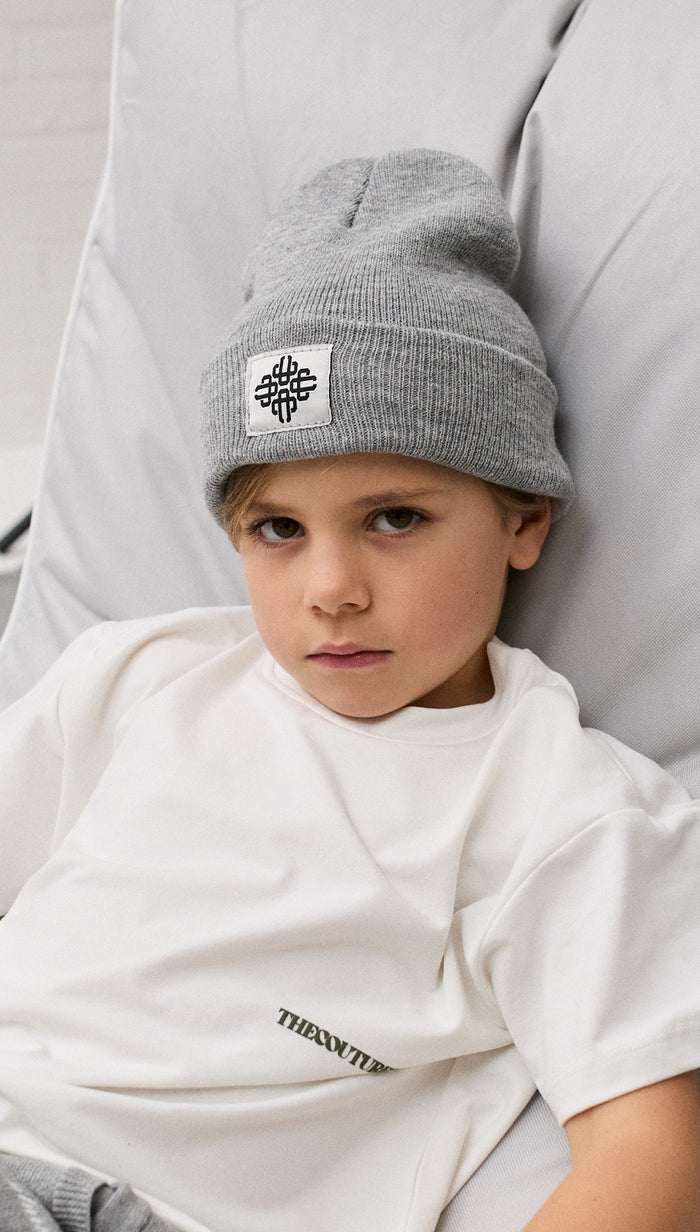 KIDS EMBLEM BADGE BEANIE - GREY MARL