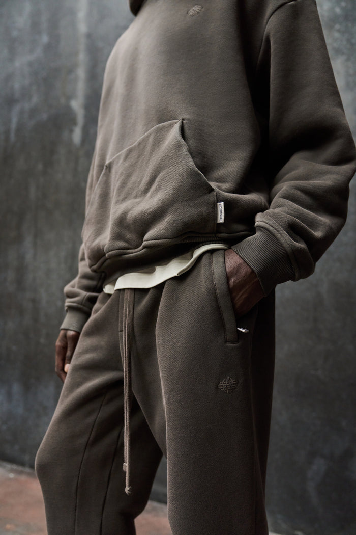 LAUNDERED CLASSICS JOGGERS - WASHED BROWN