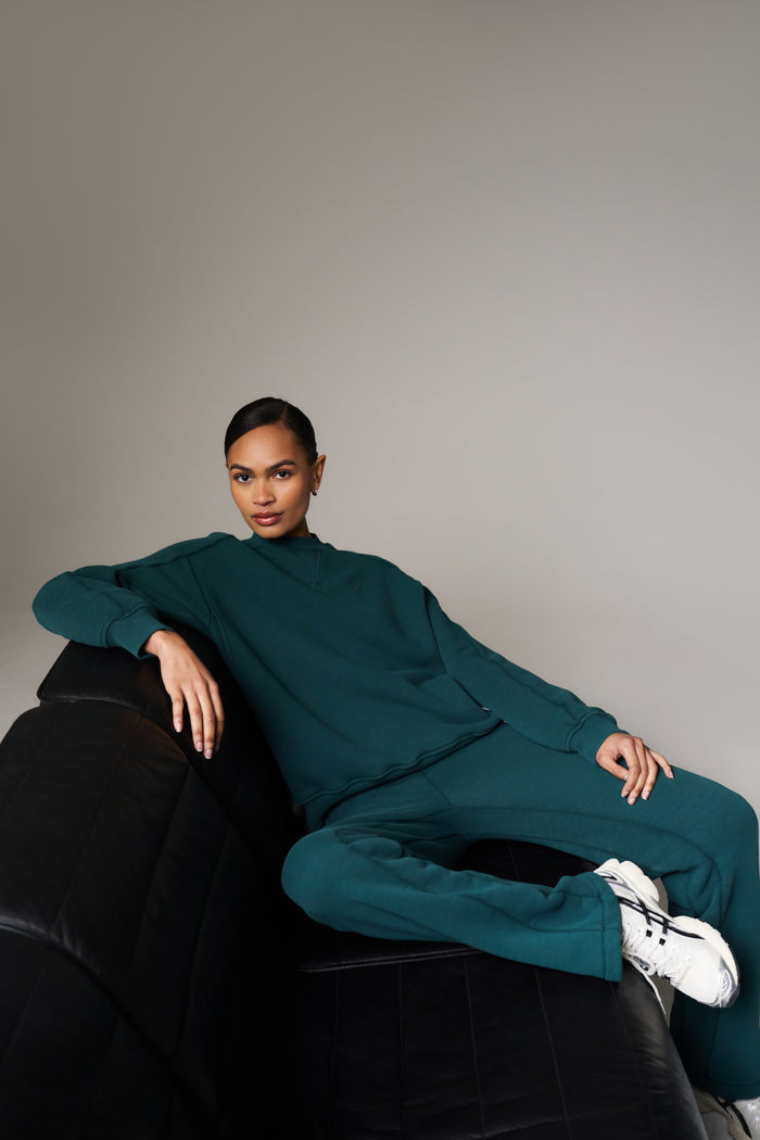 LAUNDERED CLASSICS SEAM DETAIL SWEATSHIRT - GREEN