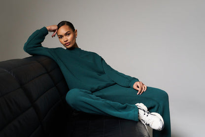 LAUNDERED CLASSICS SEAM DETAIL SWEATSHIRT - GREEN