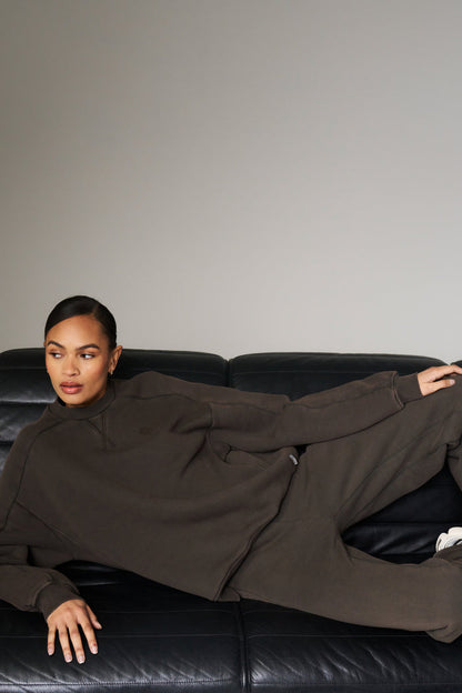 LAUNDERED CLASSICS SEAM DETAIL SWEATSHIRT - WASHED BROWN