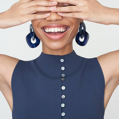 Detail image of a woman standing wearing the Malki Top in jardigan knit in Baltic Blue