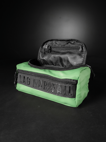 MOMENTUM TOILETRY CASE 2.5L - GREEN
