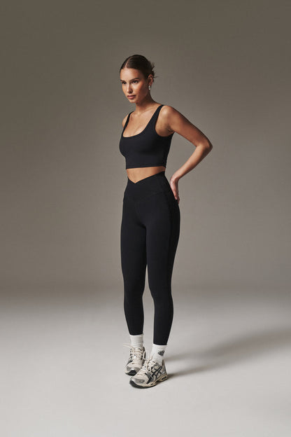 SCULPTING STRETCH EMBLEM SPORTS BRA - BLACK