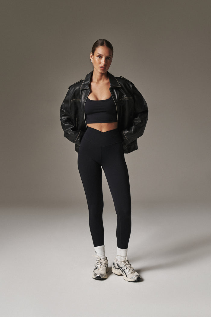 SCULPTING STRETCH EMBLEM SPORTS BRA - BLACK