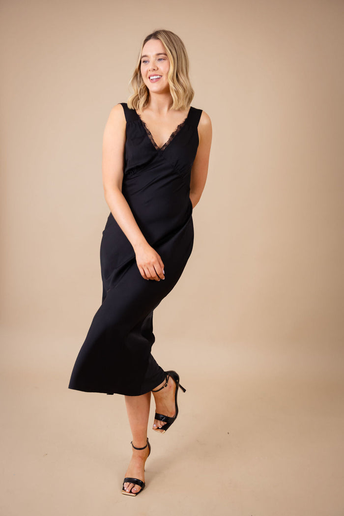 Sinéad Slip Dress (Black) Curve