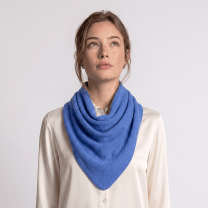 Women’s Luxury Ribbed Cashmere Triangle Scarf - CORNFLOWER - Heritage Of Scotland -