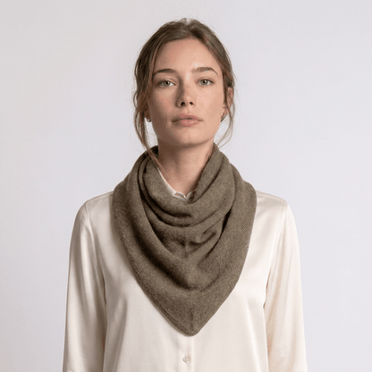 Women’s Luxury Ribbed Cashmere Triangle Scarf - OLIVE - Heritage Of Scotland -